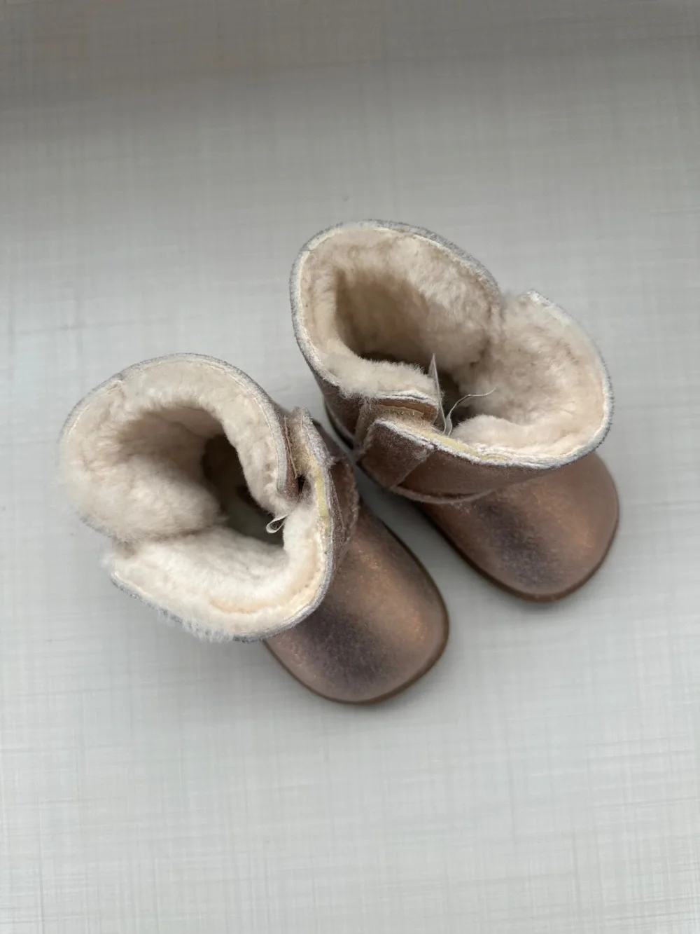 UGG Keelan Metallic Pink Glitter Fashion Boots Rose Gold Toddler 2/3 Pink Fur